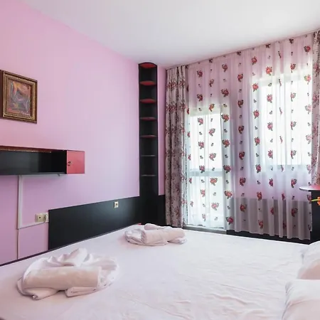 Lägenhetshotell Izvora Front 3*