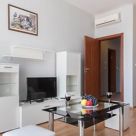 Ξενοδοχείο με διαμερίσματα Izvora Front Golden Sands