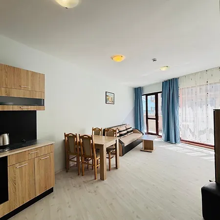 Izvora Front Aparthotel 4*