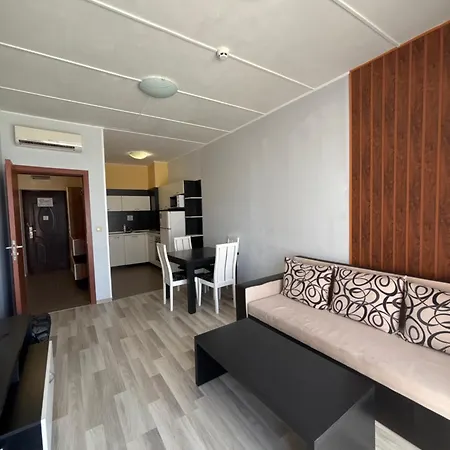 Izvora Front Aparthotel 4*