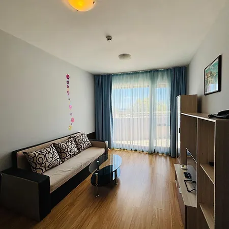 Apartmanhotel Izvora Front 4*