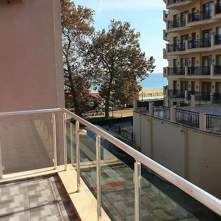 Lägenhetshotell Izvora Front