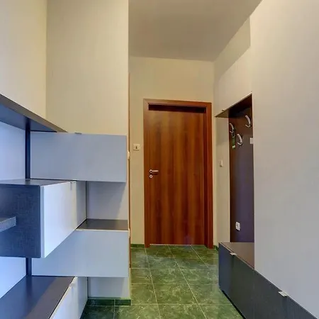 Lägenhetshotell Izvora Front 3*