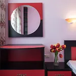 アパートホテル Izvora Front