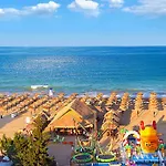 Izvora Front アパートホテル