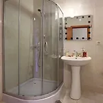 Izvora Front アパートホテル