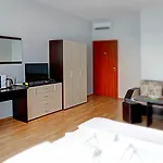 Izvora Front Aparthotel 3*