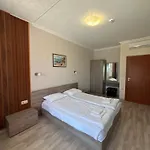 Aparthotel Izvora Front 3*