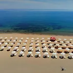 Izvora Front アパートホテル