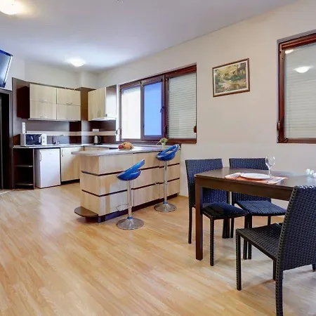 Hotel apartamentowy Izvora Front 3*