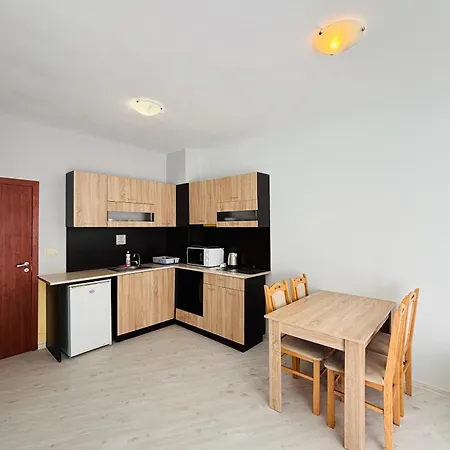 Izvora Front Aparthotel 3*