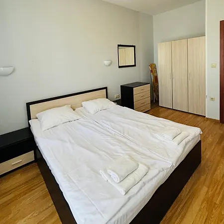 Izvora Front Апарт-отель