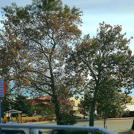 Izvora Front アパートホテル 3*