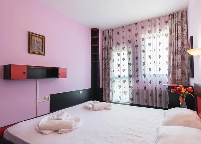 アパートホテル Izvora Front 3*