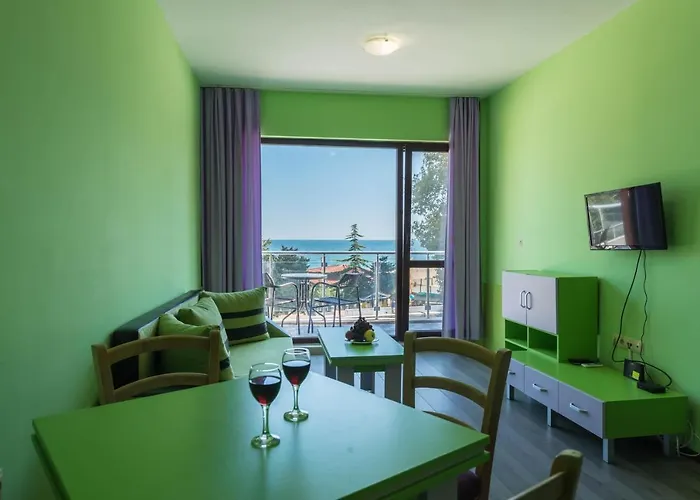 Izvora Front アパートホテル 3*