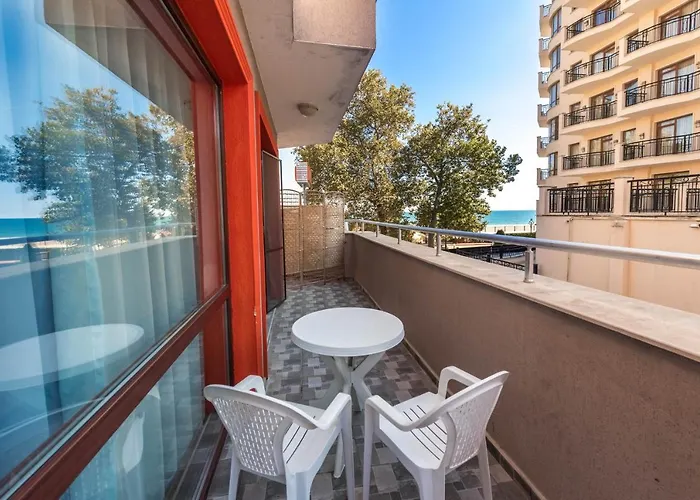 アパートホテル Izvora Front 3*