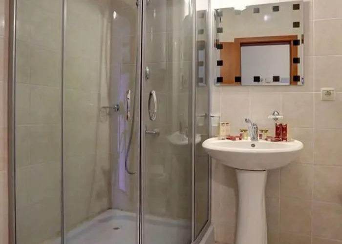 Izvora Front アパートホテル