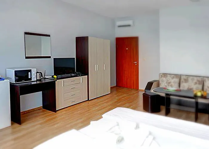 Izvora Front アパートホテル 3*