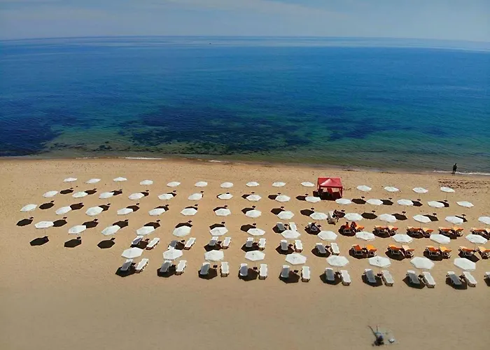 Izvora Front アパートホテル