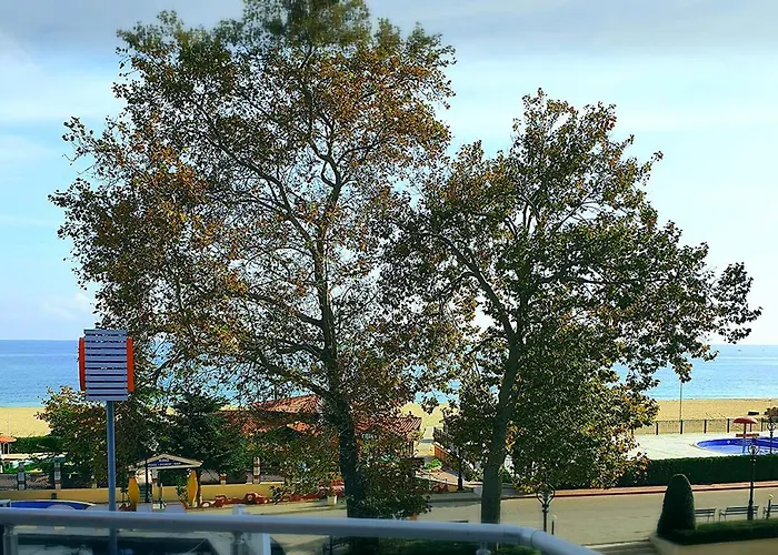 Izvora Front アパートホテル 3*