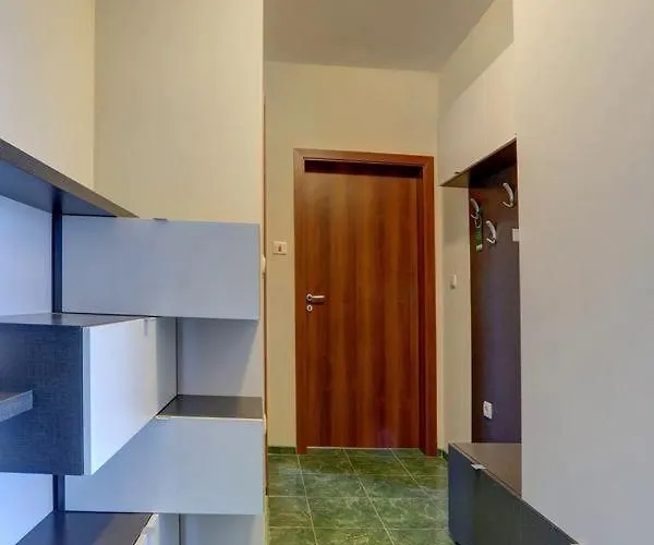 Lägenhetshotell Izvora Front 3*