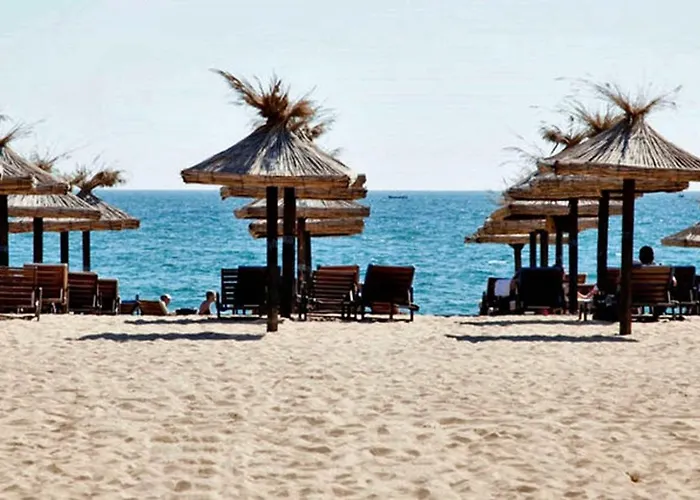 アパートホテル Izvora Front