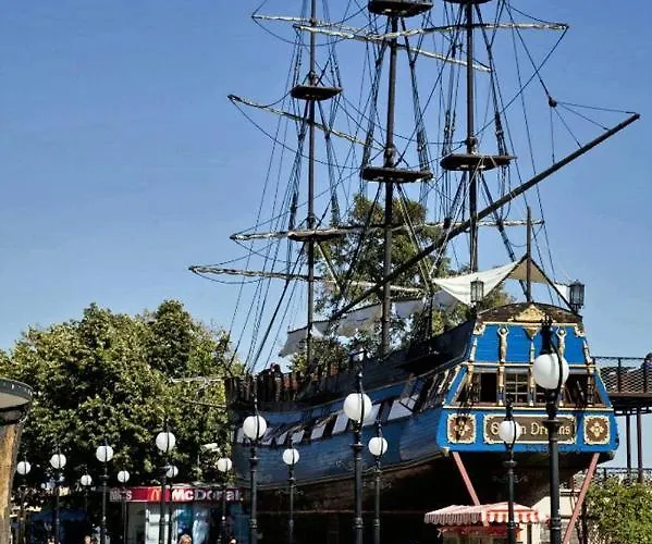 Izvora Front アパートホテル